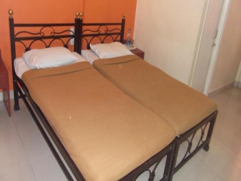 Oyo 1065 Hotel Hmr Royal Inn Púna Kültér fotó