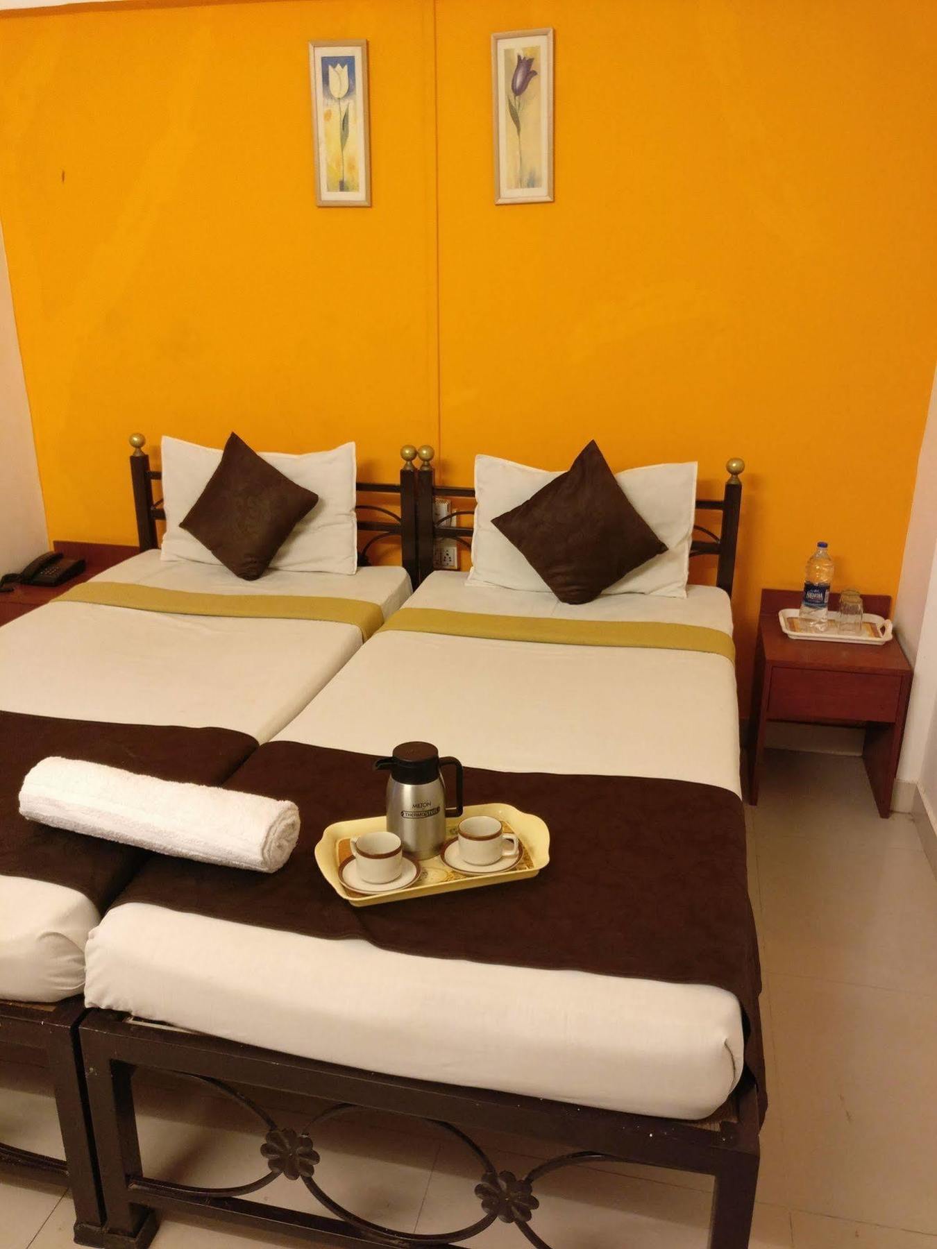 Oyo 1065 Hotel Hmr Royal Inn Púna Kültér fotó