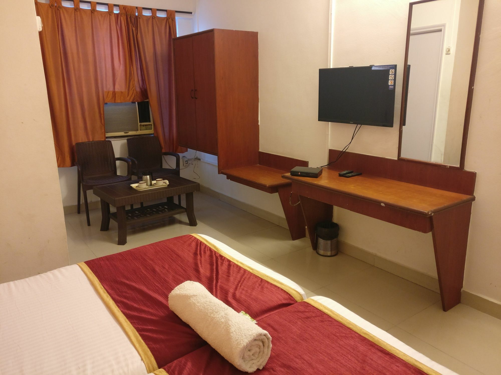 Oyo 1065 Hotel Hmr Royal Inn Púna Kültér fotó